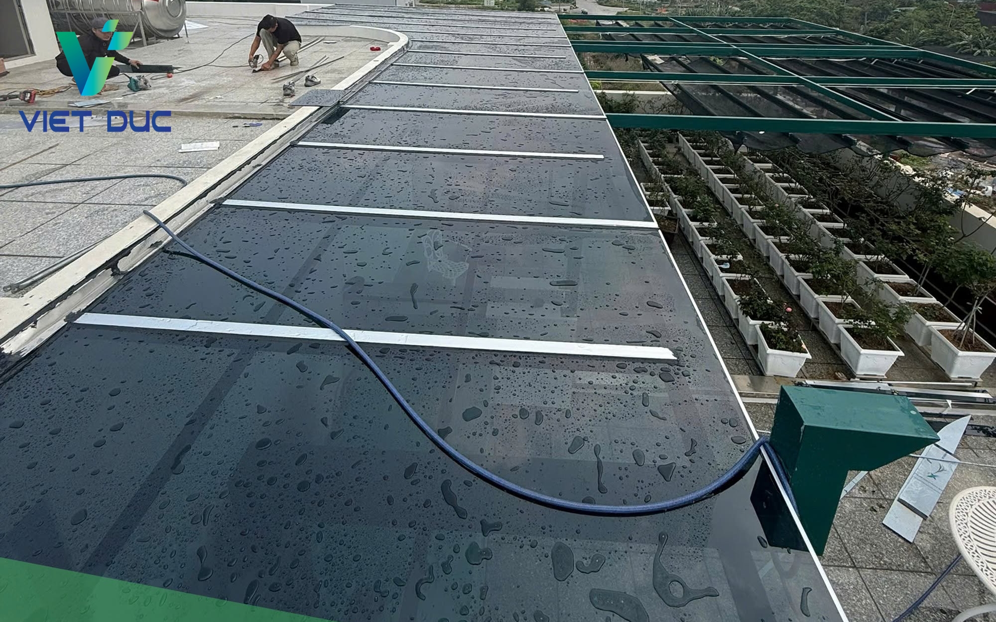 Công tác vệ sinh tấm lợp polycarbonate