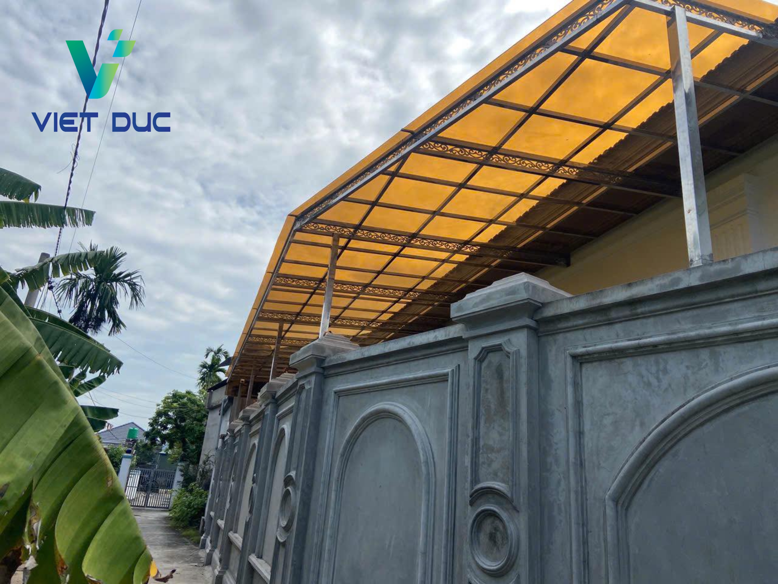 Việt Đức thi công mái nhựa Poly
