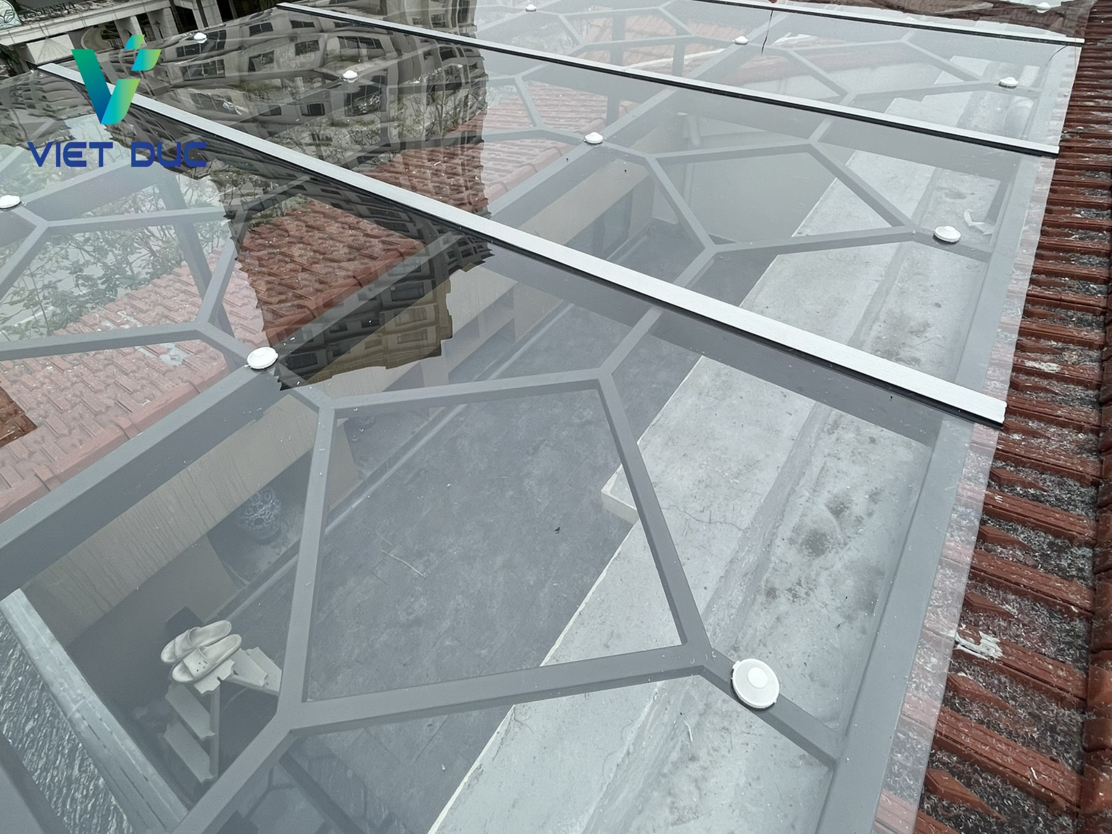 Mái nhựa Polycarbonate trong suốt