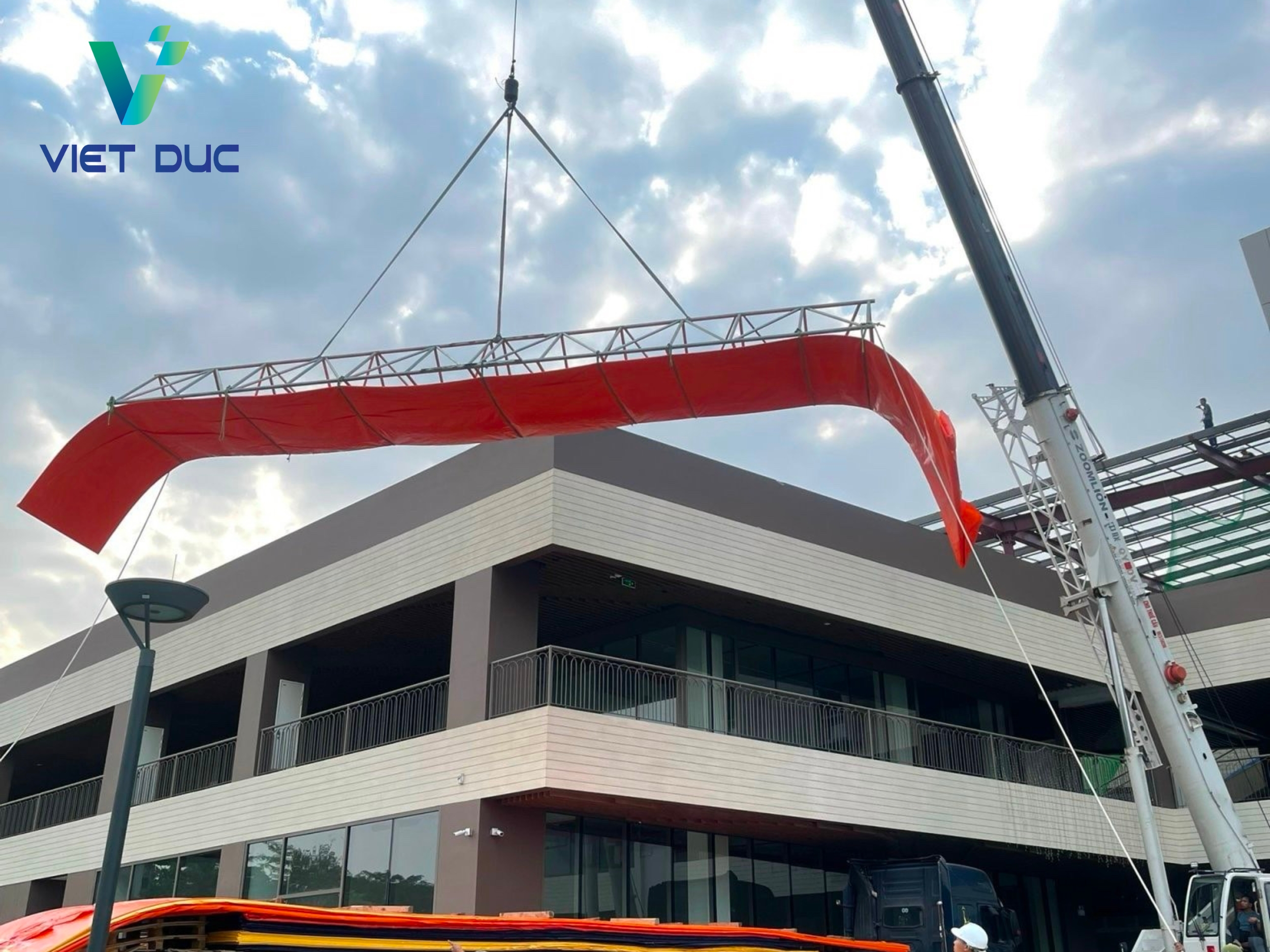 Công trình mái che sân thượng bằng nhựa polycarbonate