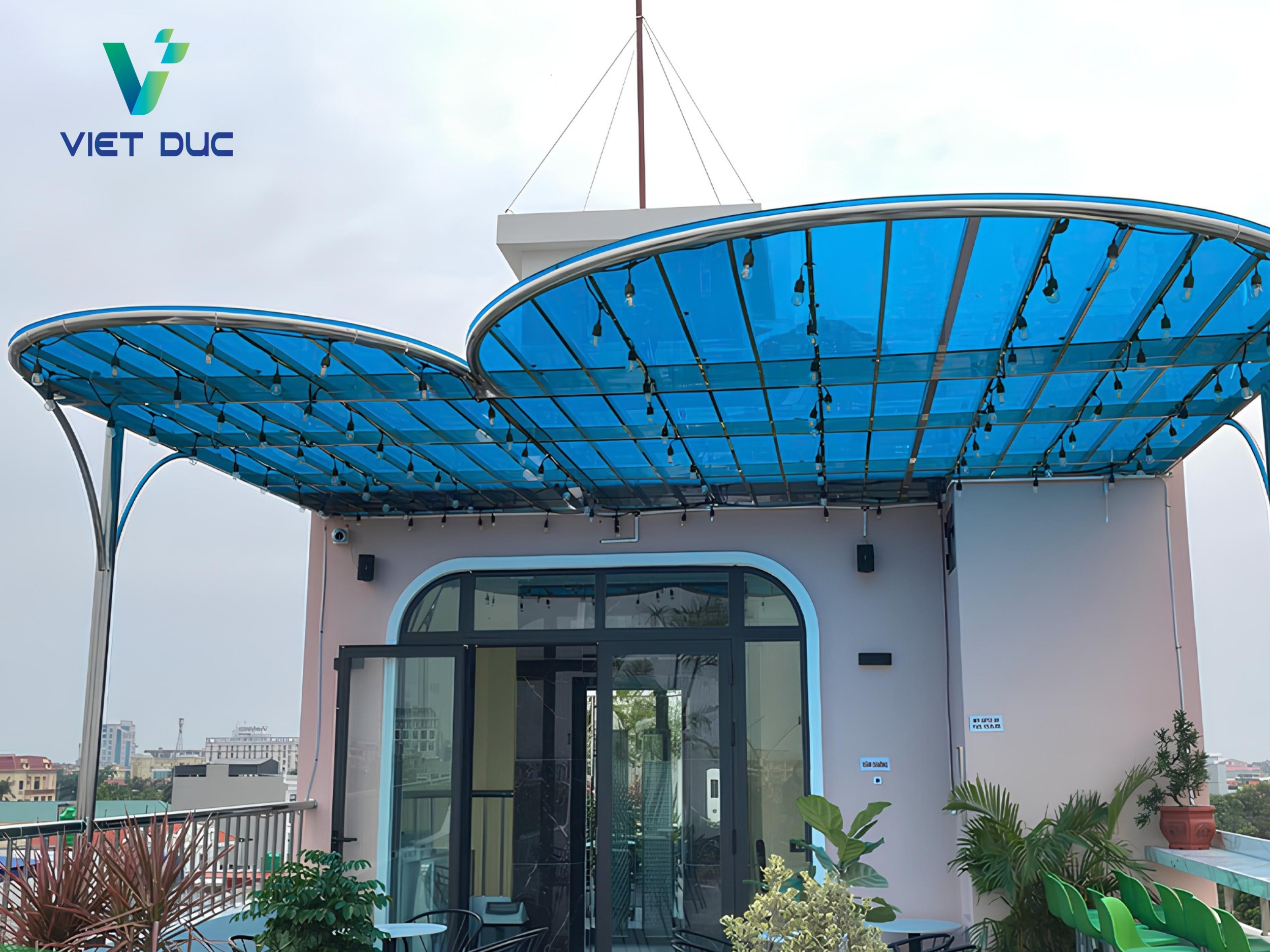 Mái che bằng tấm nhựa Polycarbonate