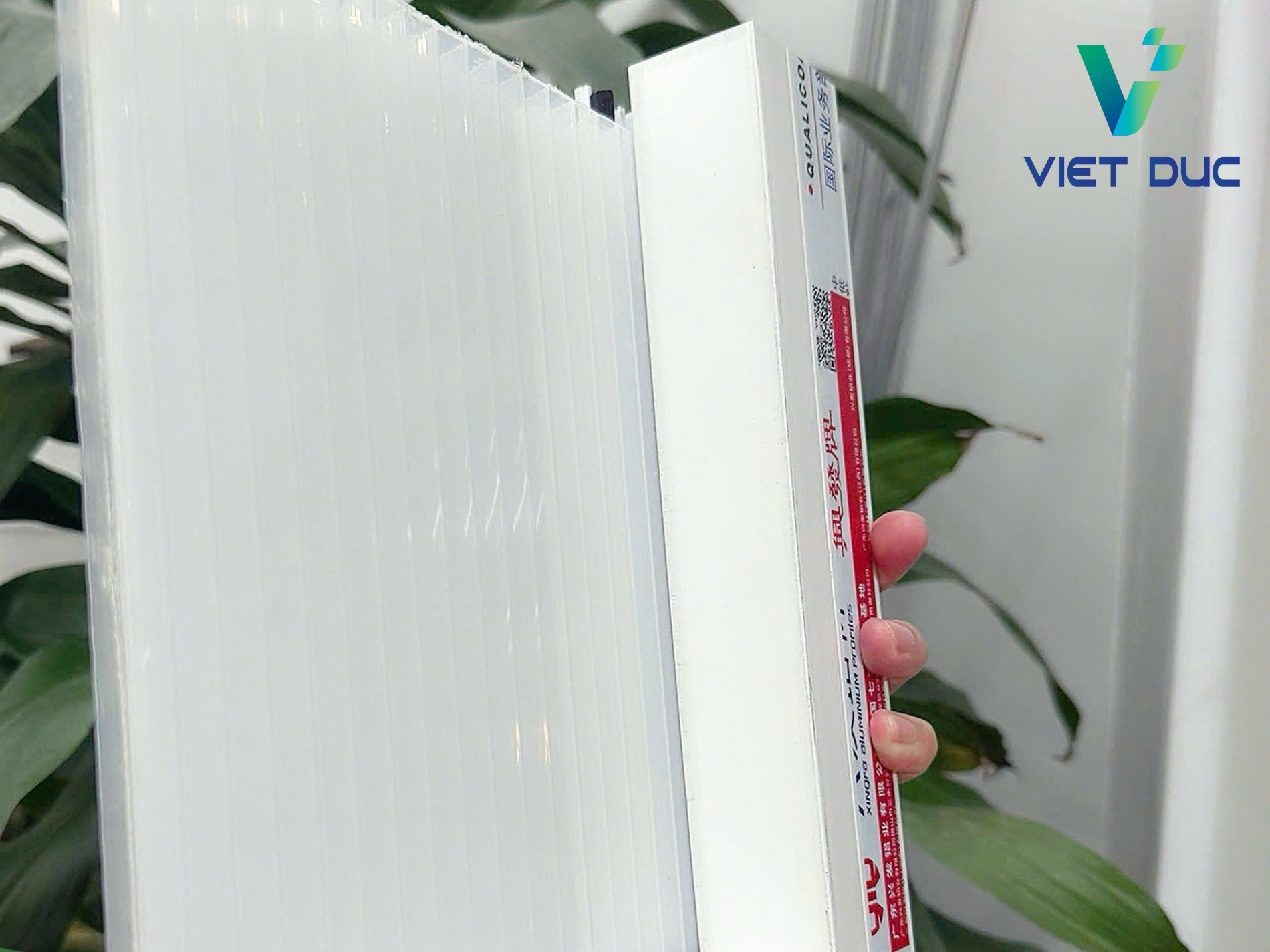 Tấm nhựa lấy sáng Poly rỗng màu trắng