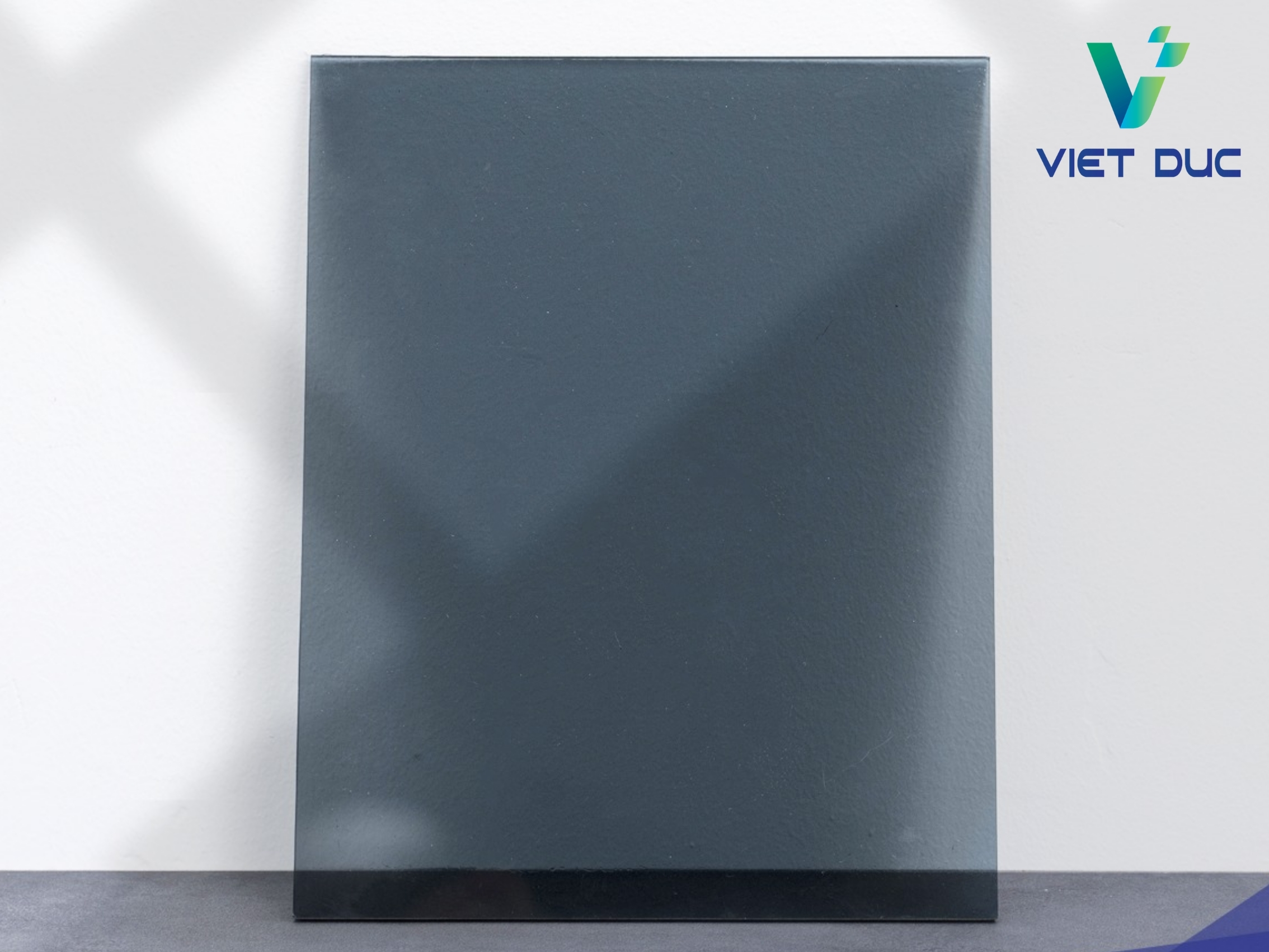 Tấm Poly ghi xám