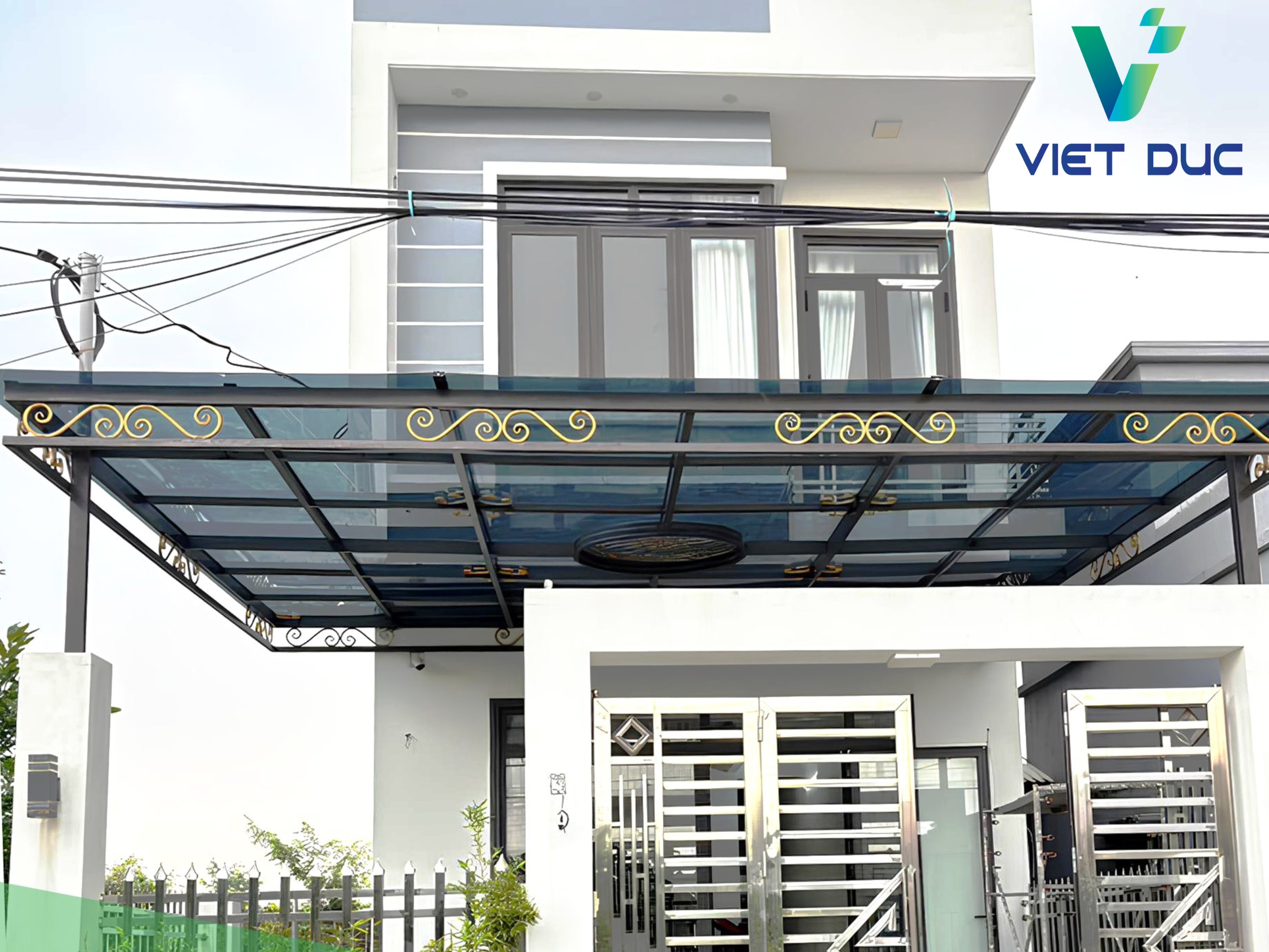 Việt Đức thi công tấm lợp lấy sáng Poly tại Phú Thọ